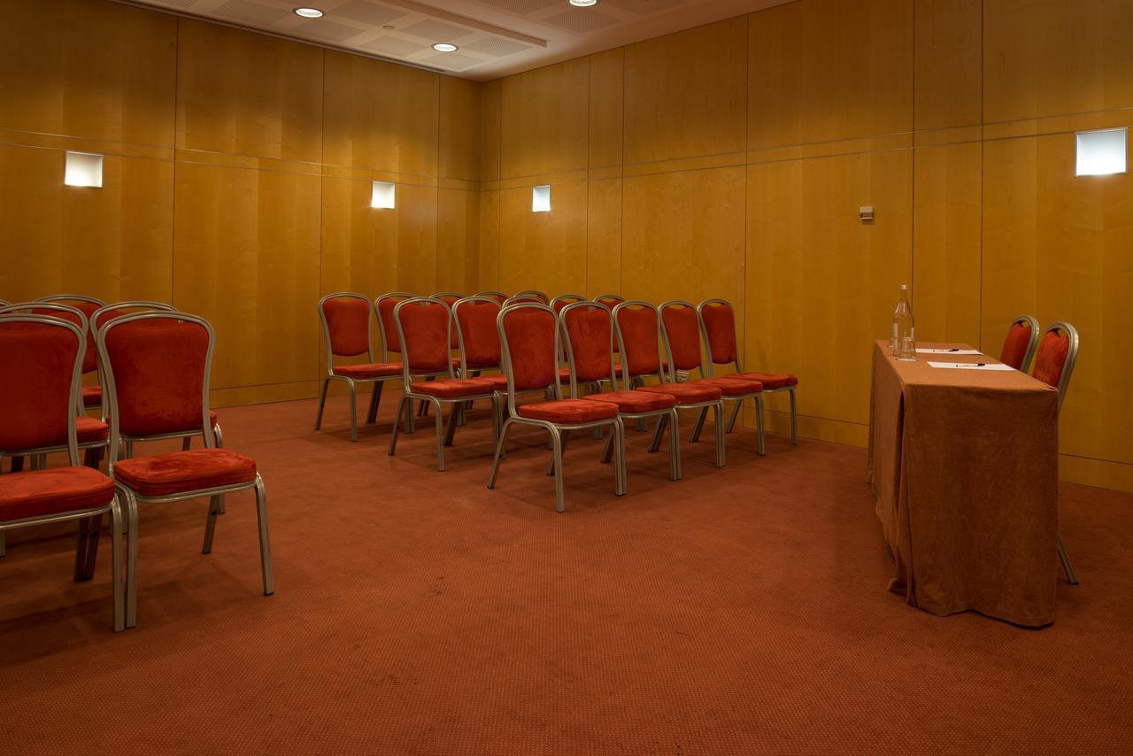 วีไอพี เอ็กเซกคิวทีฟ เอนเตรกัมโปส - โฮเต็ล แอนด์ คอนเฟอเรนซ์ Hotel ลิสบอน ภายนอก รูปภาพ