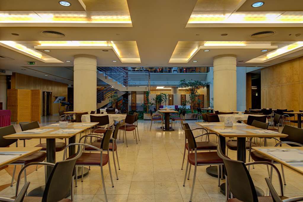 วีไอพี เอ็กเซกคิวทีฟ เอนเตรกัมโปส - โฮเต็ล แอนด์ คอนเฟอเรนซ์ Hotel ลิสบอน ร้านอาหาร รูปภาพ
